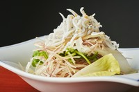 茗荷とアンディーブとクレソンのさっぱりサラダ。
ドレッシングもエキストラバージンオリーブオイルと鰹が効いたお出汁で作っております。