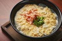 桜海老の風味がいっぱいなお出汁。
ふわふわな溶き卵で仕上げた雑炊。
考えただけで…