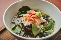 鮭・生海苔・わさび・南高梅・明太子からお選びいただくお茶漬け。
〆には欠かせない一品です。