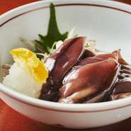 お酒のお供にぴったりな美味しいほたるいかの沖漬けをお楽しみください。