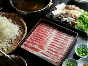 【１】ヘルシーであっさりした味わいの名物料理『かごしま黒豚のねぎしゃぶ』