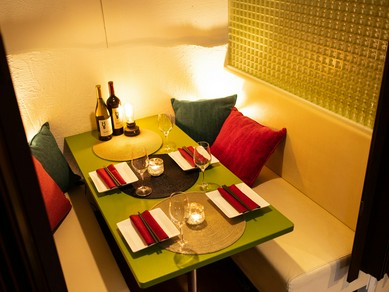 プライベート空間で食事を楽しめる個室を完備