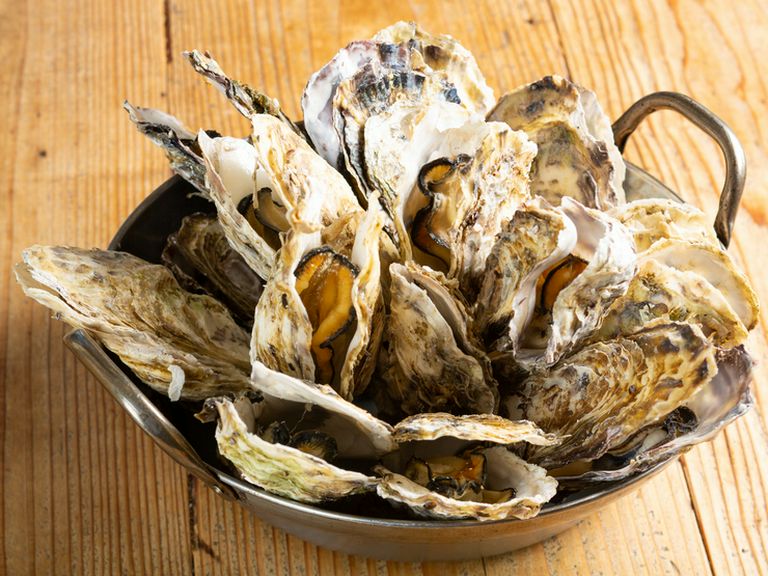 大人気メニュー! リピート続出の『カキ釜 L(約16個)』