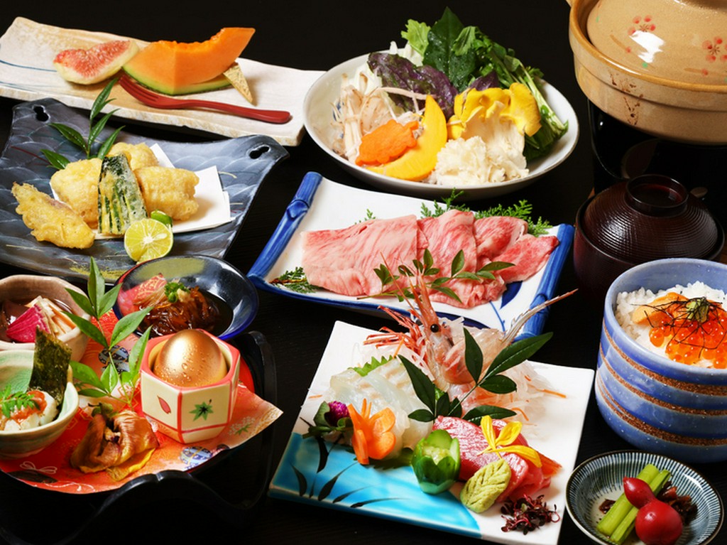 接待や会食にも。季節の食材が贅沢に使われた『季節の会席コース』