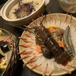 海老尽くしのコースです。
(＋2500円にて飲み放題もお付け頂けます。)
