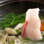 当日〆、脂ののったぶりをレアしゃぶでどうぞ。
(＋2500円にて飲み放題もお付け頂けます。)