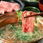 最高級の伊万里牛をしゃぶしゃぶで頂けるコースでございます。
(＋2500円にて飲み放題もお付け頂けます。)