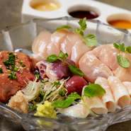 朝挽きの鮮度が良い鶏肉だから味わえる『五種盛合わせ』