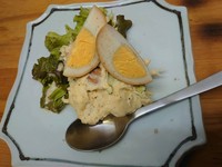 燻製卵を使ったオリジナル燻製ポテトサラダ
燻製卵以外にも燻製醤油と燻製塩を使い仕上げました
阿波美豚のロースハム入り
