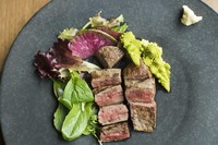 柔らかい繊細な赤身肉をお楽しみください