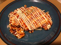 徳島県産「阿波美豚」の肩ロースをお好みソースとマヨネーズで味付けしたオリジナルとん平焼き