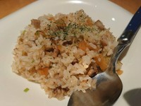 自家製の燻製食材でオリジナルチャーハンに！