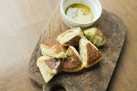 とろーり半熟玉子に和牛の旨みがたっぷり『鉄板ビーフオムライス』