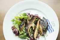 北海道中標津産のしいたけ「想いの茸」
肉厚なしいたけをシンプルにお醤油とスープで焼きました！