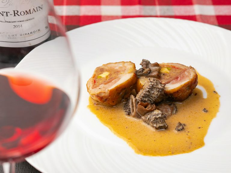 『ハンガリー産ウサギのソテー モリーユ茸のクリームソース』