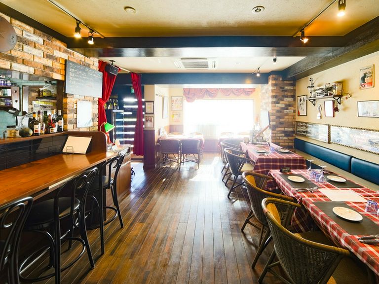 店内は広々ゆったり。優雅な時間が過ごせます