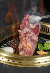 バリエーション豊富なサイドメニューも楽しめる『スペシャル　40日熟成肉食べ放題』