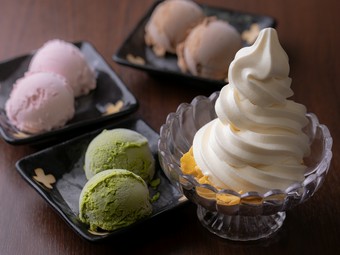 焼肉の〆に。ミルク感たっぷりの特製ソフトクリームも選べる『デザート』