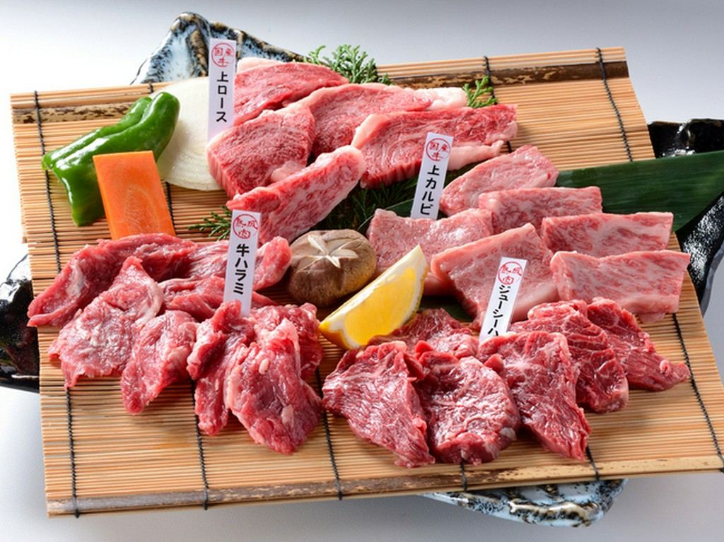 店一番の人気セットはこちら！ 　国産牛ならでの旨みが味わえる『蔵のおすすめ4種盛り』