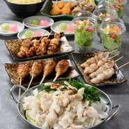 飛魚出汁（あごだし）ベースですっきりと仕上げられているスープですが、野菜の甘みも溶け出しており、濃厚なモツに負けないコクをお楽しみいただけます。