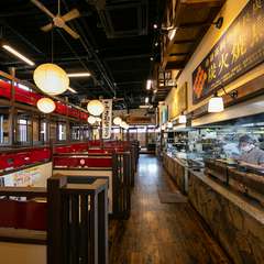 料理中の臨場感を感じられるテーブル席