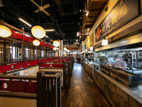 料理中の臨場感を感じられるテーブル席