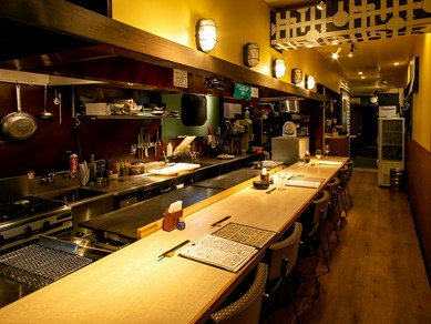 フラリと来店し、食事とお酒をひとり嗜む