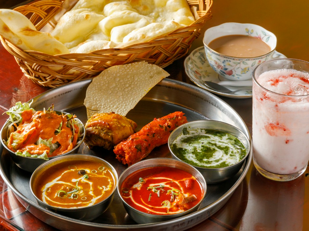 ナン食べ放題が魅力のランチ限定セット。リーズナブルな『ボノボランチ』