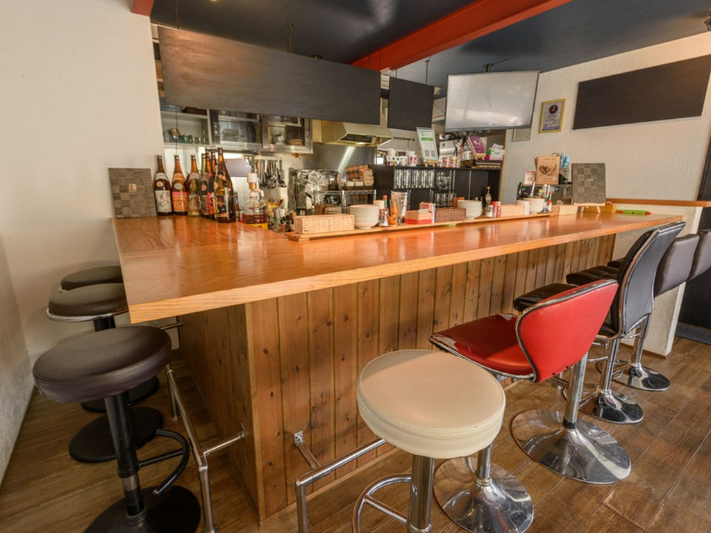 隣に居合わせたゲストと会話が弾み、新たな絆が生まれることも