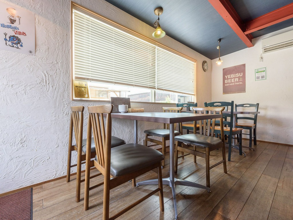 テーブル席もあるので、少人数でのパーティにもオススメ