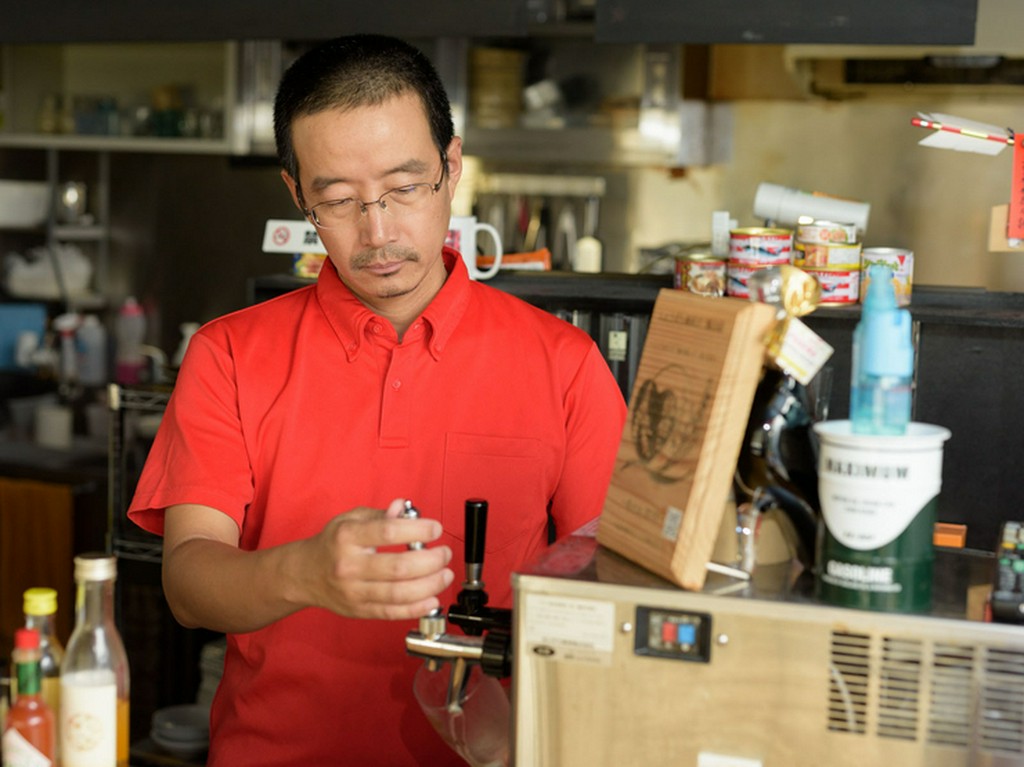 気さくな人柄で、多くのゲストから親しまれている眞鍋氏