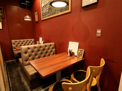 落ち着いた大人の雰囲気で二人の時間を