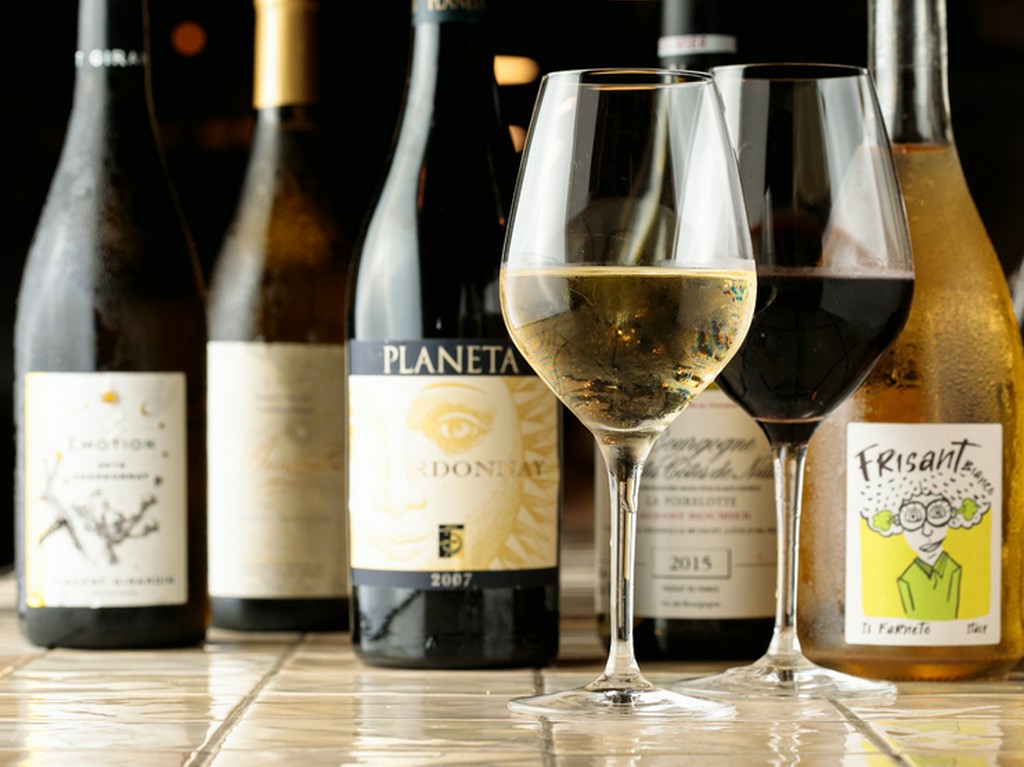 世界各国の美酒を飲み比べ。グラスで飲める『ワイン』