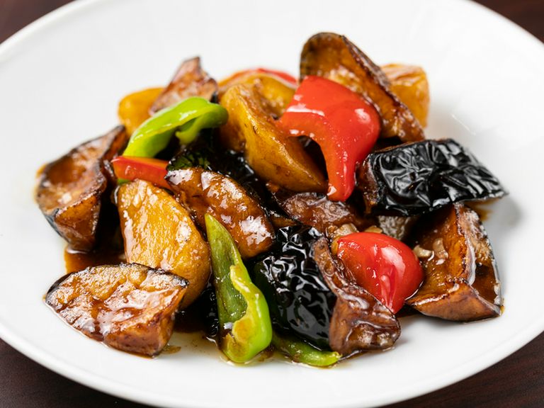 野菜たっぷり、甘辛い味付けがご飯にも合う!代表的な中国・東北料理『地三鮮』