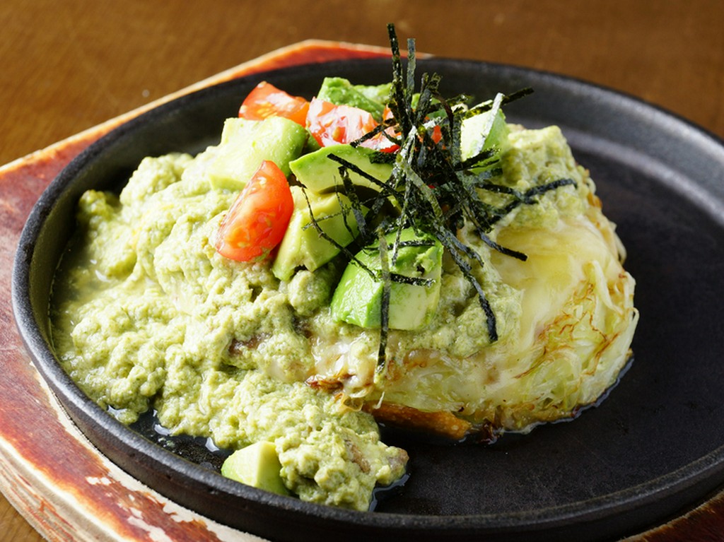 豚肉とチーズのアボカドお好み焼