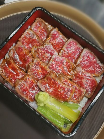 贅沢ランチメニュー『黒毛和牛ステーキ重』