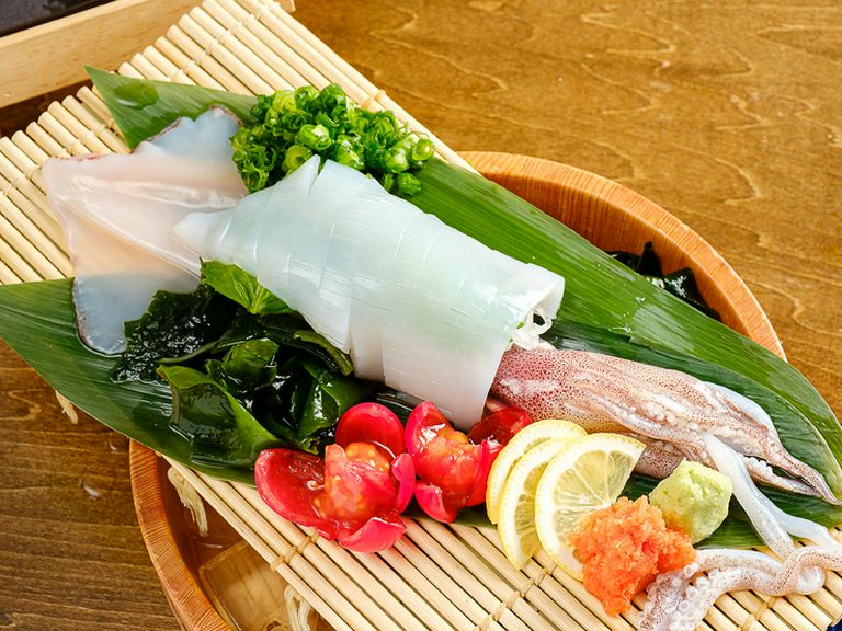 新鮮なイカの味を楽しむ『特牛イカの姿造り』