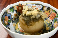 柔らかくダシの染みた、滋味深いひと皿『定番のおでん　大根』