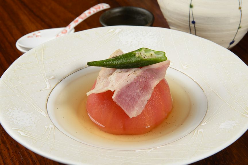 洋風にアレンジされた女性に人気の創作おでん『定番のおでん トマト』