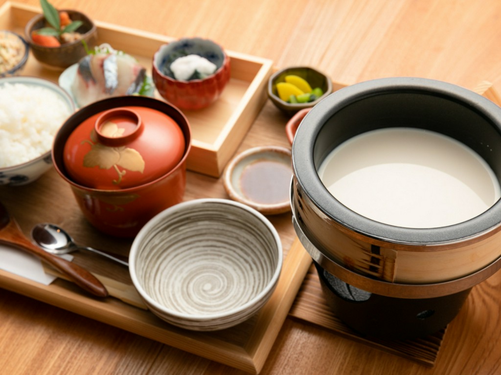 出来たての温かい豆腐をいただく『天水分御膳』