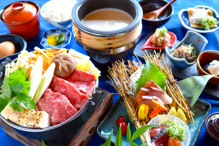 一人分ずつ提供される夜の御膳『天水分オリーブ牛すき焼き』