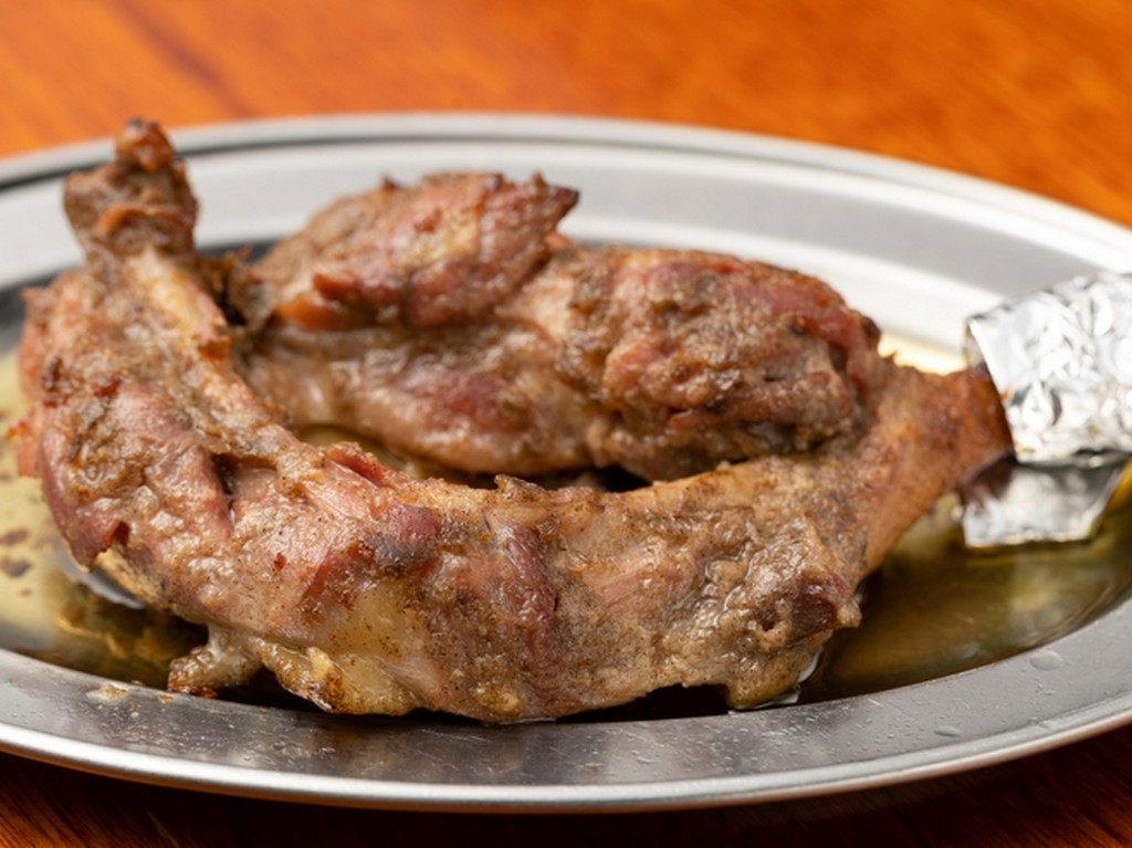 肉汁がジュワ～ッと広がる『国産　骨つき鶏　おや』