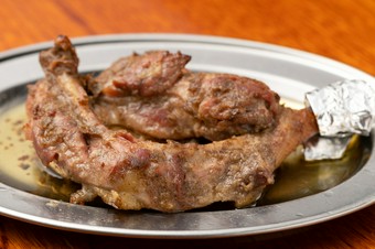 肉汁がジュワ～ッと広がる『国産　骨つき鶏　おや』