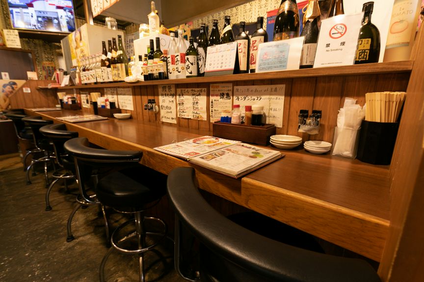 カウンター席では“おひとりさま”を満喫するのもオススメ