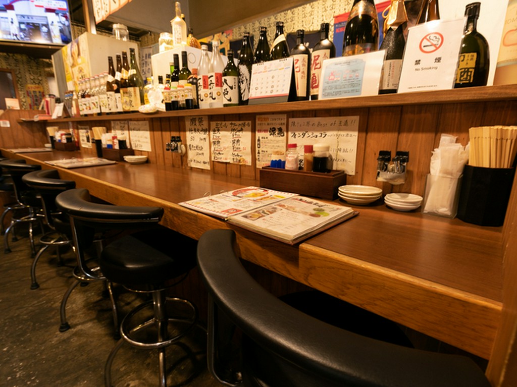 カウンター席では“おひとりさま”を満喫するのもオススメ