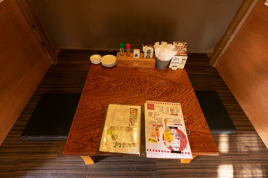 デートやサシ飲みにピッタリの2人席があるのも嬉しいポイント