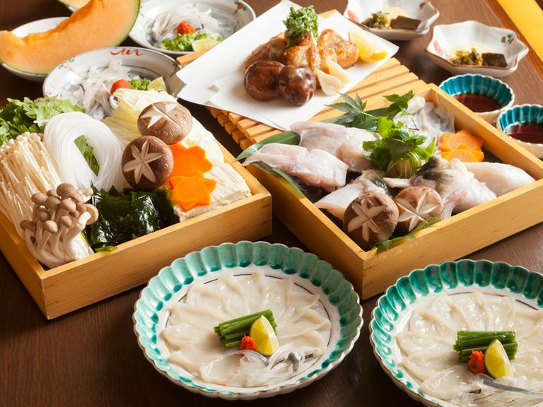 刺身からから揚げ、鍋まで！　人気メニューでフグをたっぷり味わう『なべ刺しコース』