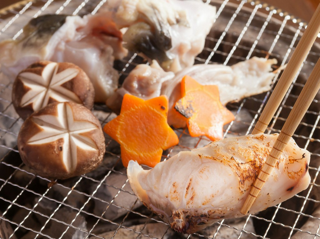 秘伝のタレで香ばしく焼き上げる『炭焼ふぐ』