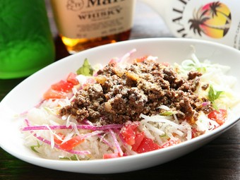 お酒のお供にも最後のシメにも！『タコライス』