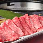 濃縮された強い旨みはまさに肉本来のおいしさ。赤身肉ブームの主役として、注目を集める『赤毛和牛』